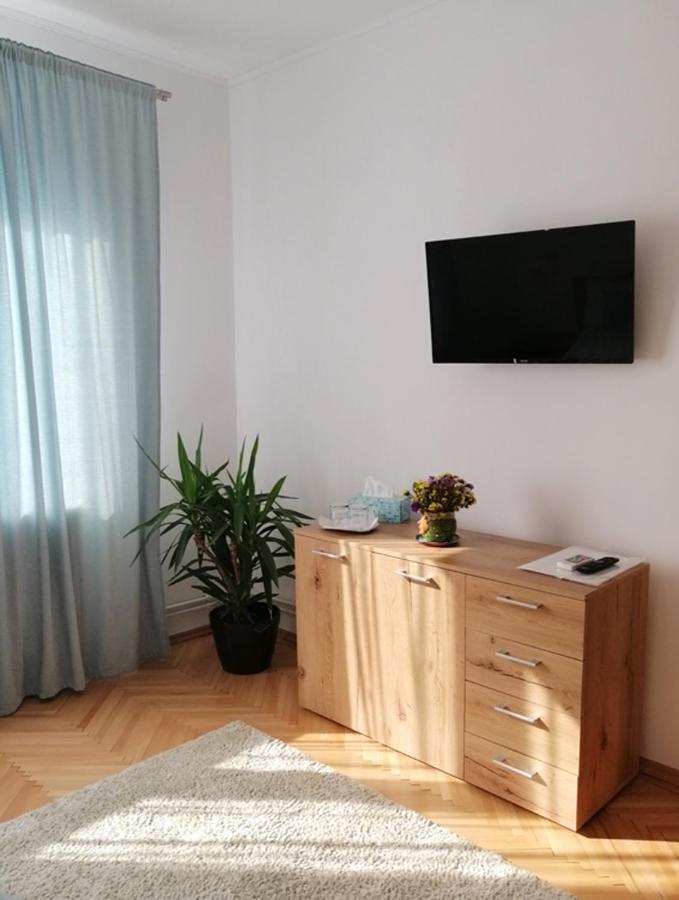 Отель Check-In Kaya Сибиу Экстерьер фото